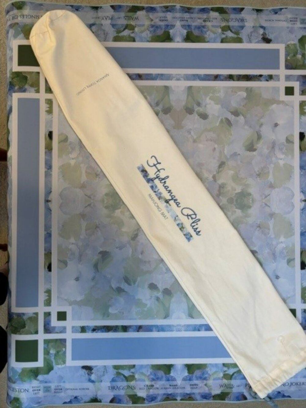 Amanda Toppe 'Hydrangea Bliss' mahjong mat - Picture 4 of 5